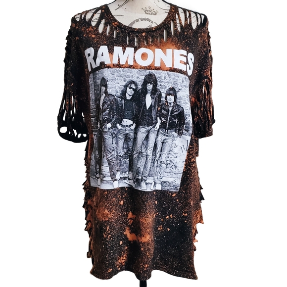 *SOLD* Ramones custom shredded distressed t-shirt - Picture 2 of 4